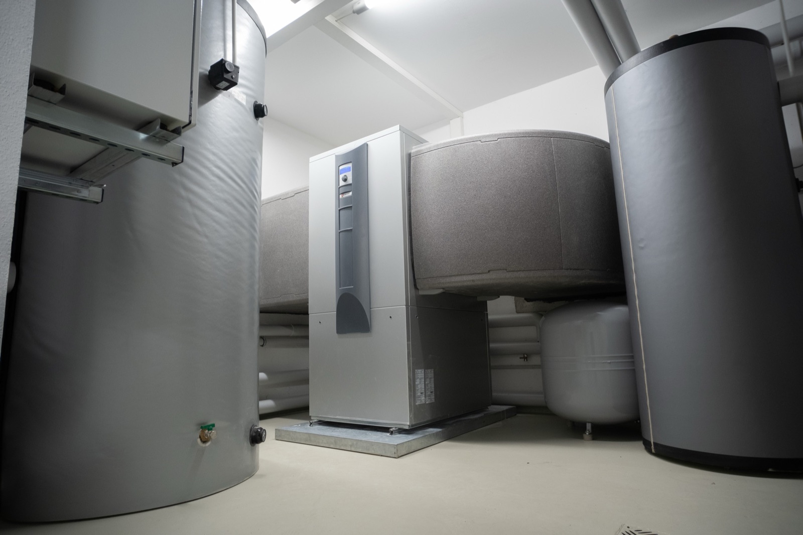 Heat pump and heating system in a mechanical room